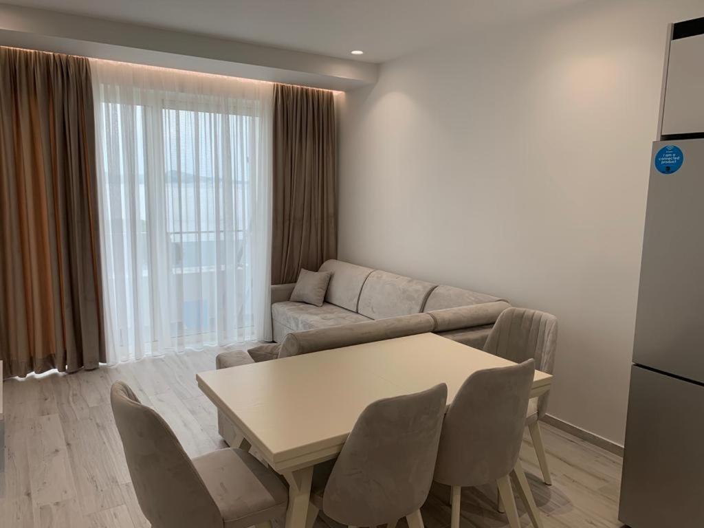 Delfin Apartments Sarandë Esterno foto