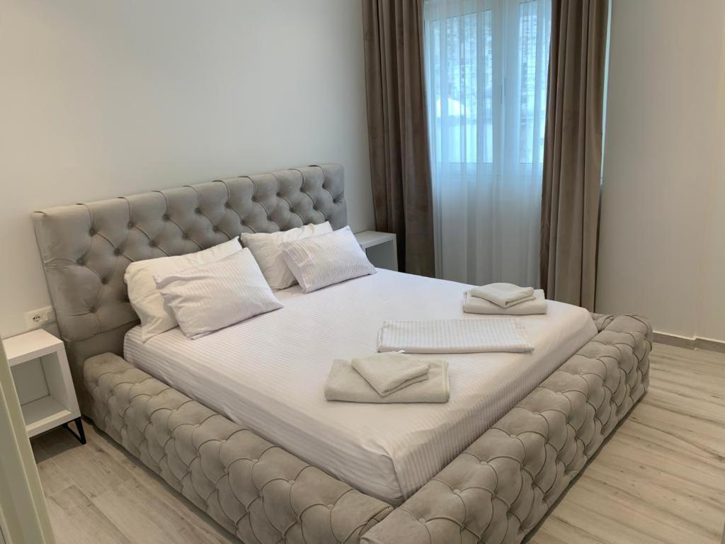 Delfin Apartments Sarandë Esterno foto