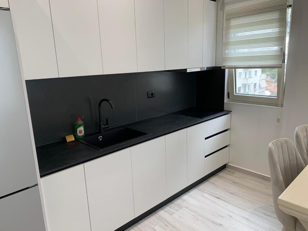 Delfin Apartments Sarandë Esterno foto