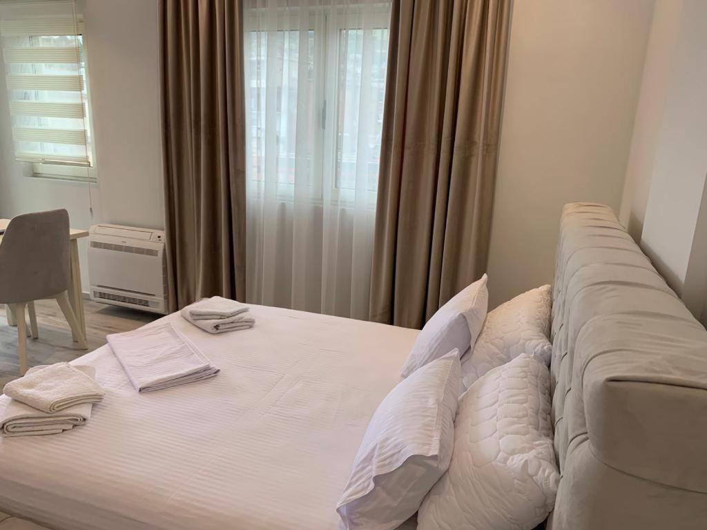 Delfin Apartments Sarandë Esterno foto