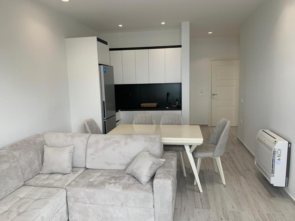 Delfin Apartments Sarandë Esterno foto
