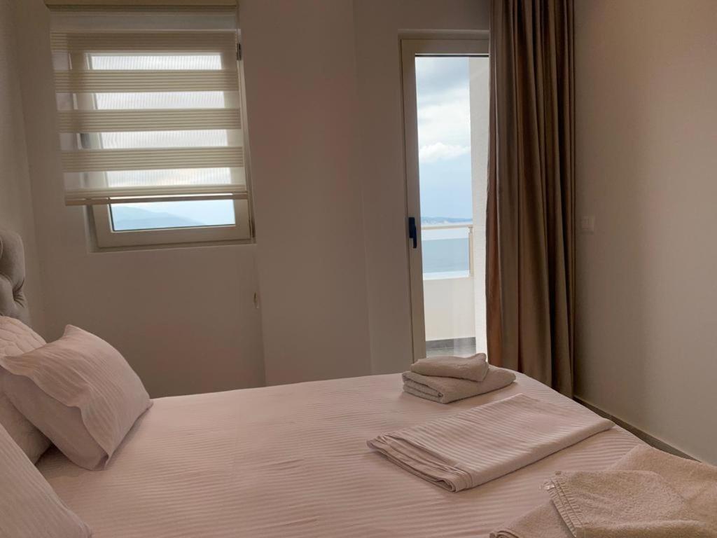 Delfin Apartments Sarandë Esterno foto