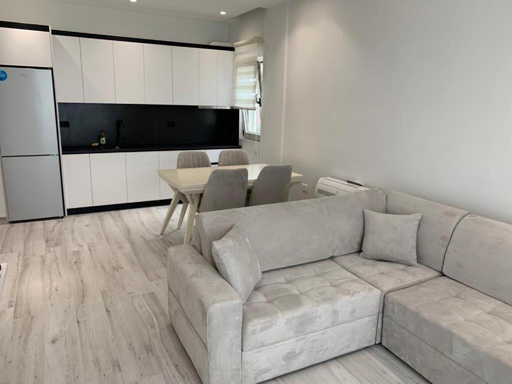 Delfin Apartments Sarandë Esterno foto