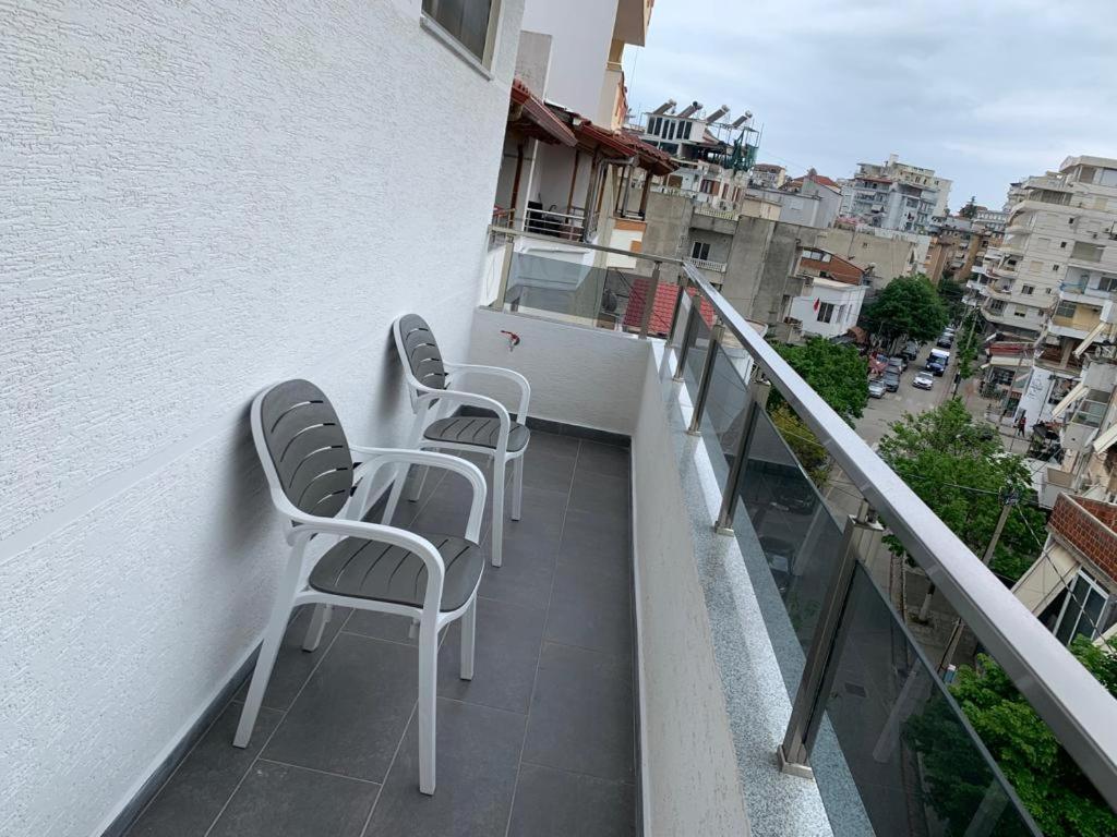 Delfin Apartments Sarandë Esterno foto