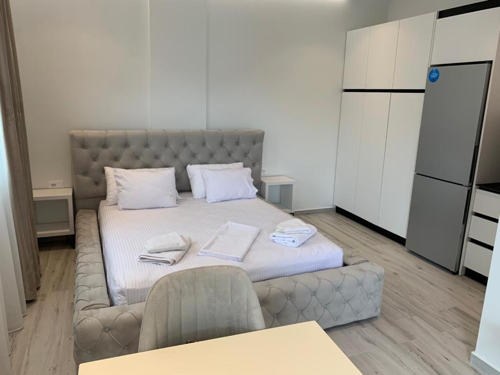 Delfin Apartments Sarandë Esterno foto