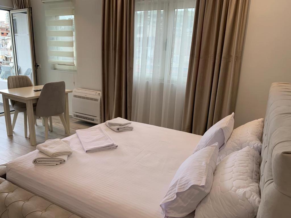 Delfin Apartments Sarandë Esterno foto