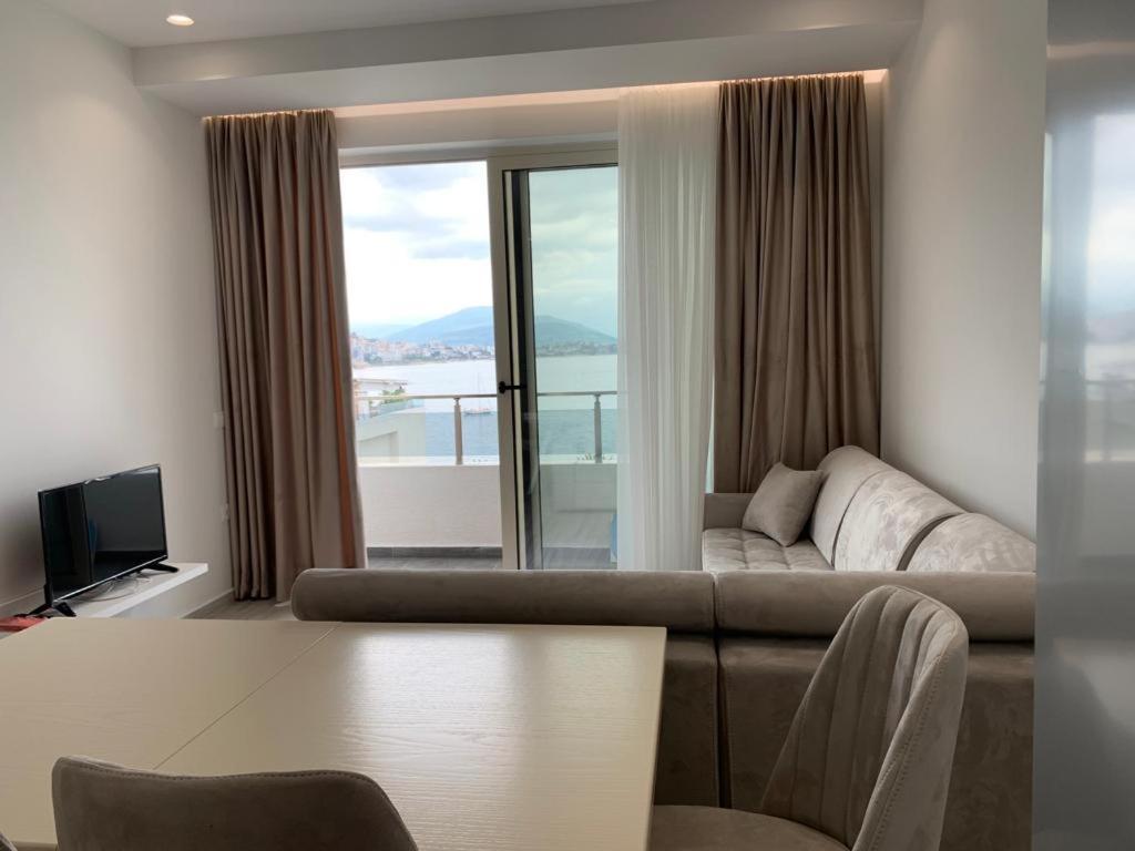Delfin Apartments Sarandë Esterno foto