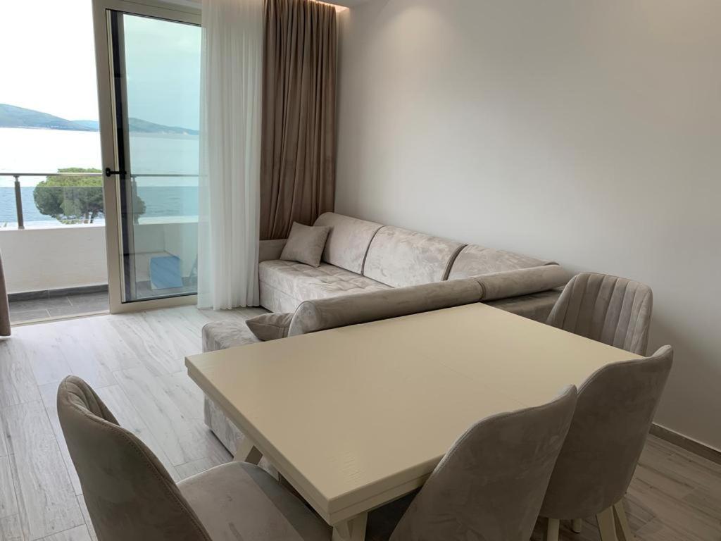 Delfin Apartments Sarandë Esterno foto