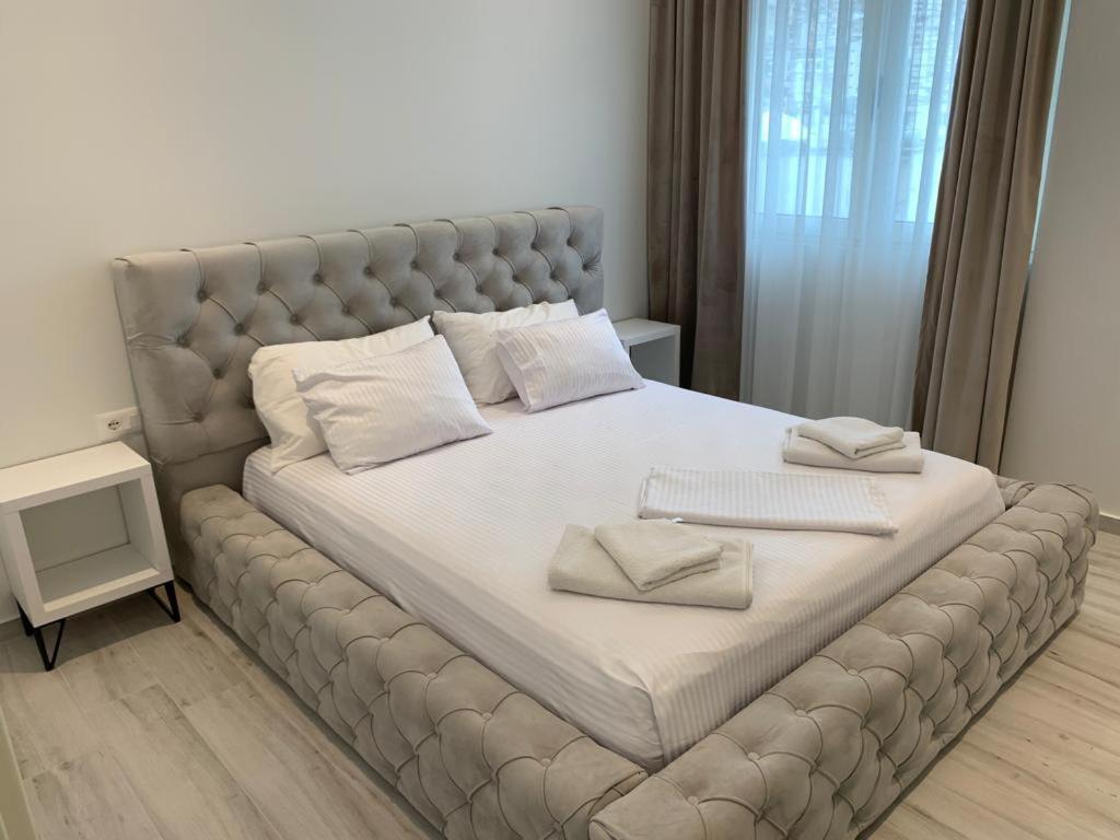 Delfin Apartments Sarandë Esterno foto