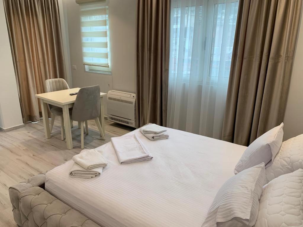 Delfin Apartments Sarandë Esterno foto