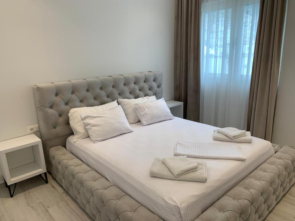 Delfin Apartments Sarandë Esterno foto