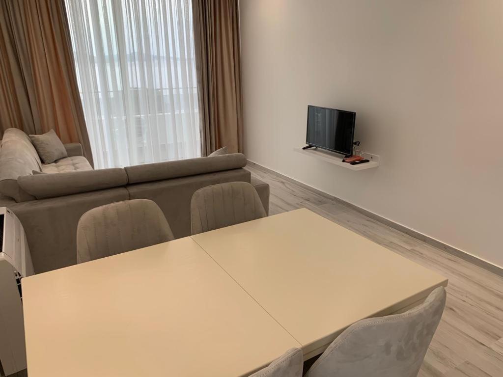 Delfin Apartments Sarandë Esterno foto
