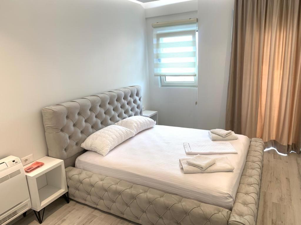 Delfin Apartments Sarandë Esterno foto