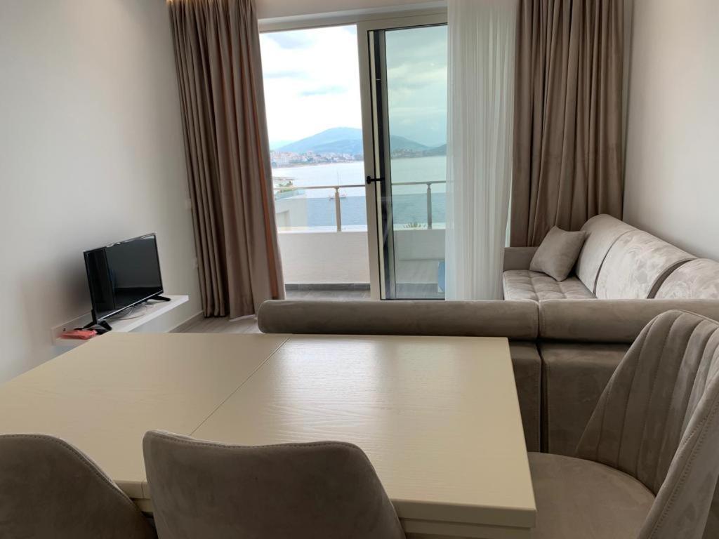 Delfin Apartments Sarandë Esterno foto