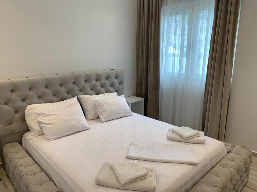 Delfin Apartments Sarandë Esterno foto