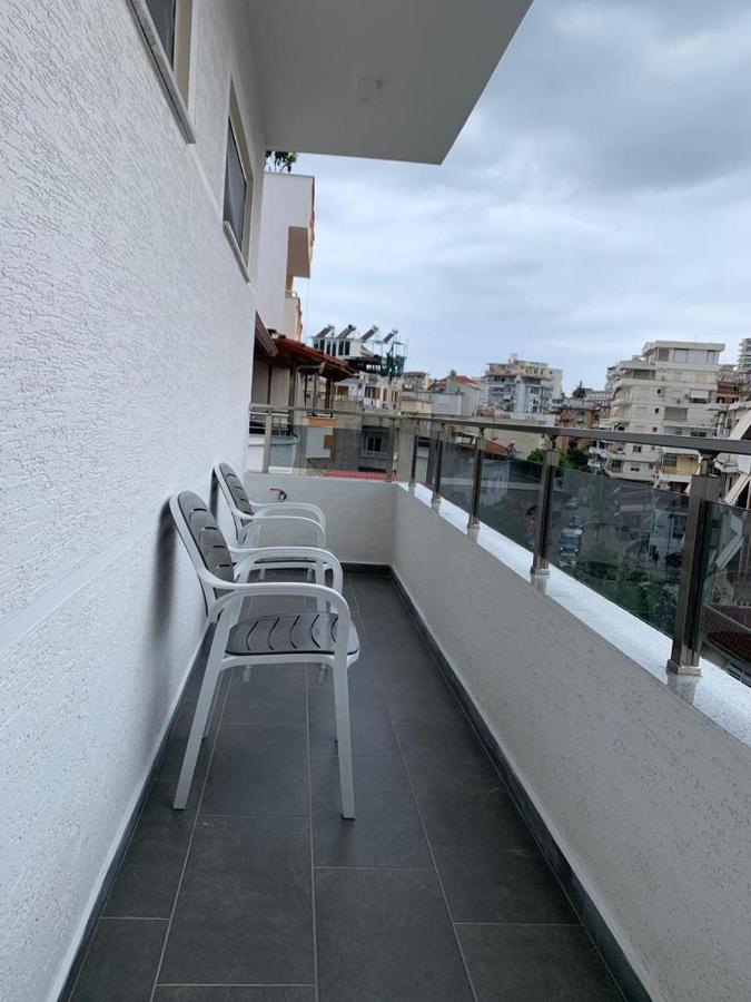 Delfin Apartments Sarandë Esterno foto