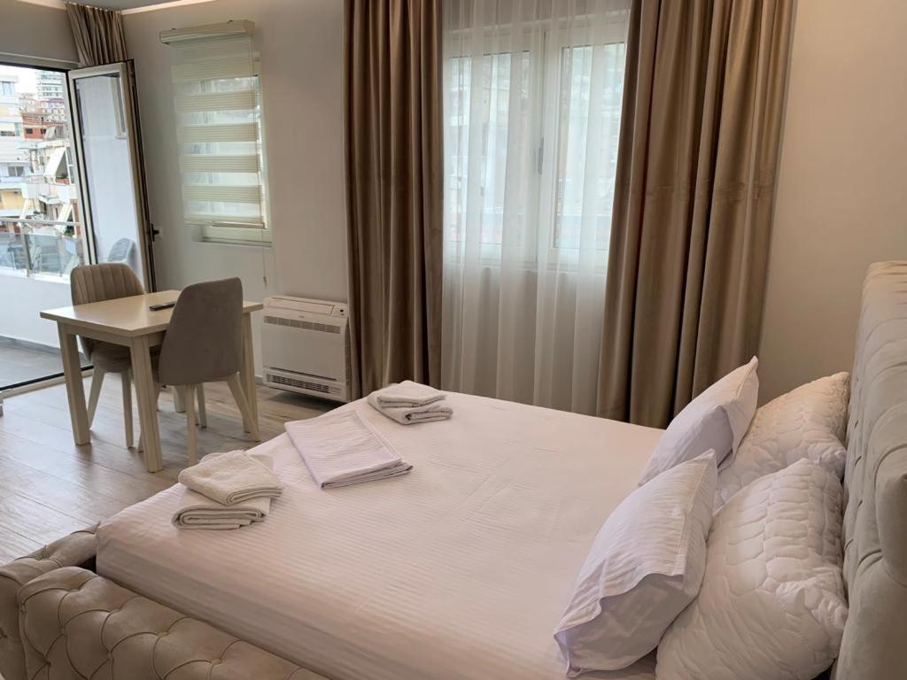 Delfin Apartments Sarandë Esterno foto