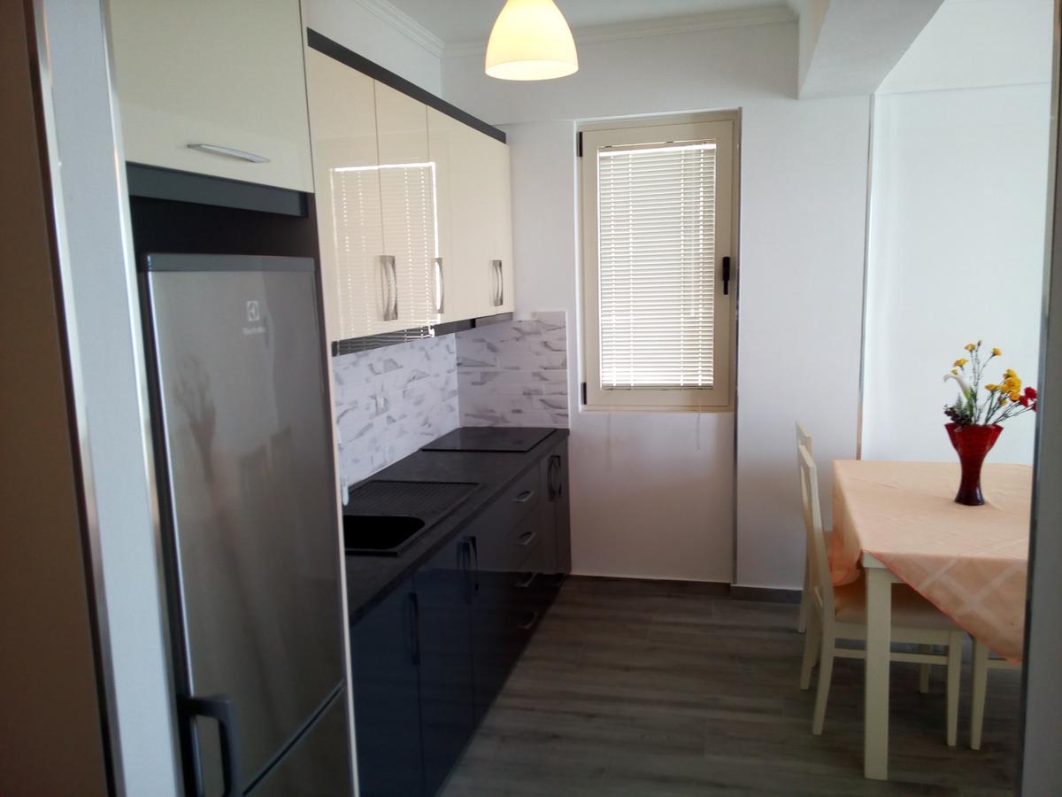 Delfin Apartments Sarandë Esterno foto