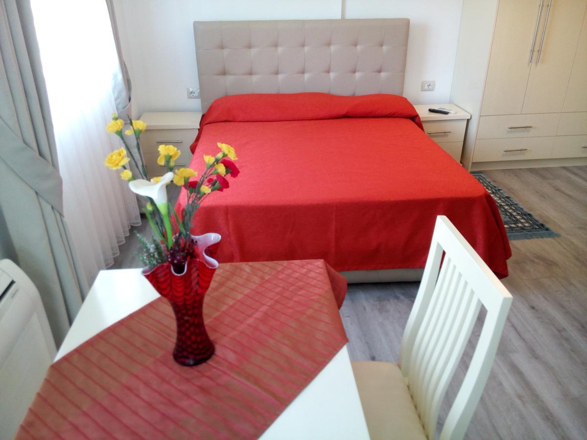 Delfin Apartments Sarandë Esterno foto