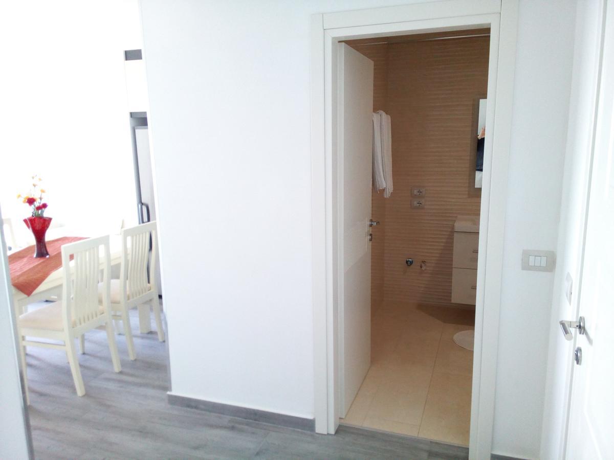 Delfin Apartments Sarandë Esterno foto