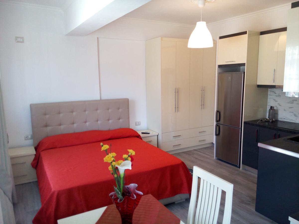 Delfin Apartments Sarandë Esterno foto