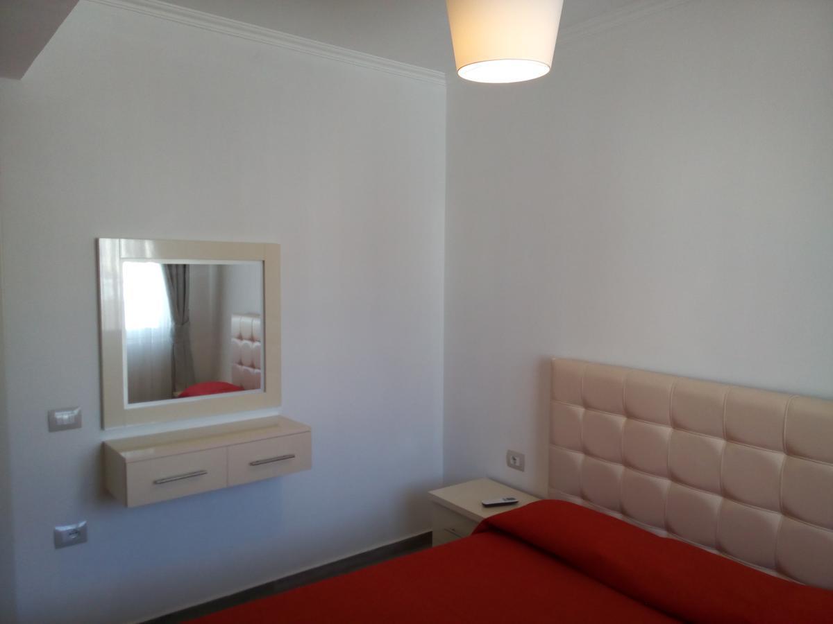 Delfin Apartments Sarandë Esterno foto