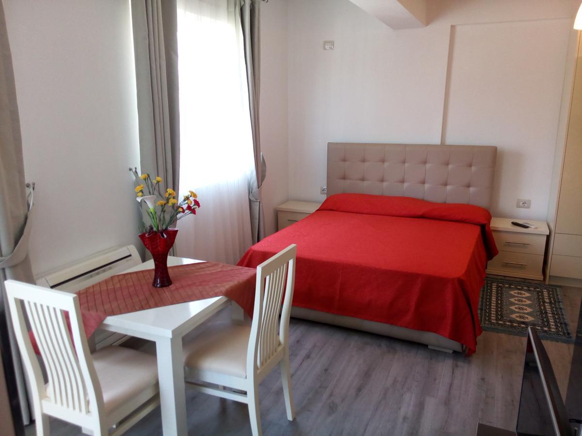 Delfin Apartments Sarandë Esterno foto