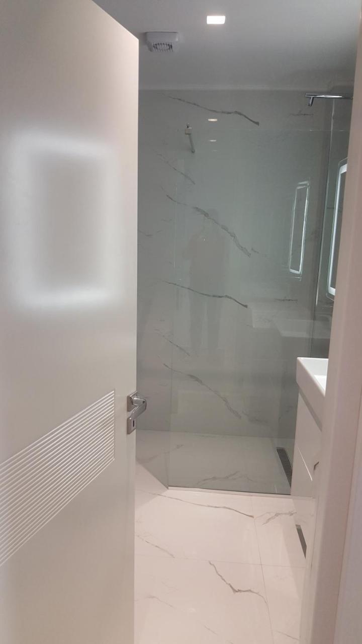 Delfin Apartments Sarandë Esterno foto