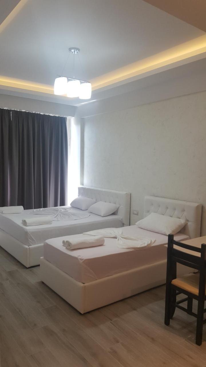Delfin Apartments Sarandë Esterno foto